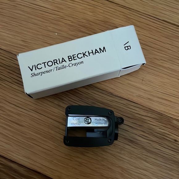 ⭐️ 5 for $20 - 2 Brand New Victoria Beckham Beauty Lip/Eye Liner Sharpeners - Picture 3 of 5